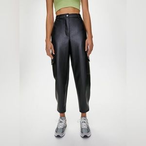 🎱 NWT - Aritzia WILFRED vegan leather black modern cargo pants size 00